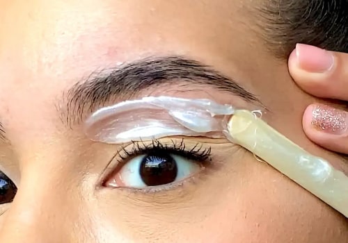 Preparing the Skin Before an At-Home Eyebrow Wax